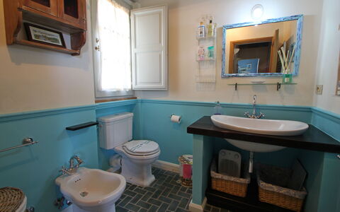 Casa Roberto: Lavabo Del Baño, Arreglo De Tubería, Baño, Lavabo, Diseño De Interiores, Grifo, Piso, Plomería, Suelo, Encendiendo