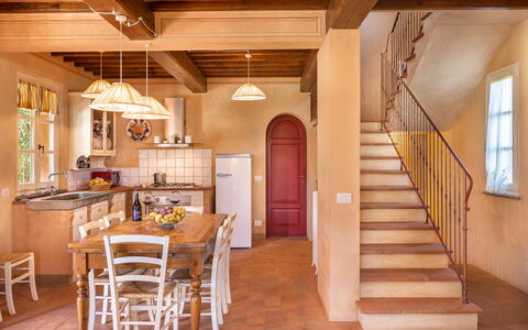 Le Vigne 6: Mueble, Mesa, Escalera, Madera, Edificio, Ventana, Puerta, Diseño De Interiores, Silla, Suelo