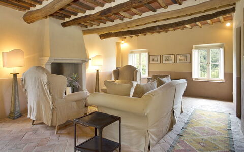 Angeloni: Propiedad, Sala, Habitación, Mueble, Edificio, Diseño De Interiores, Techo, Bienes Raíces, Casa, Haz