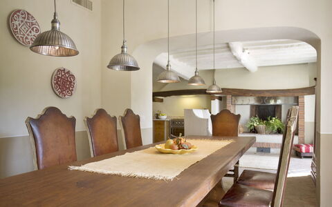 Angeloni: Habitación, Propiedad, Diseño De Interiores, Techo, Comedor, Mueble, Edificio, Suelo, Encendiendo, Casa