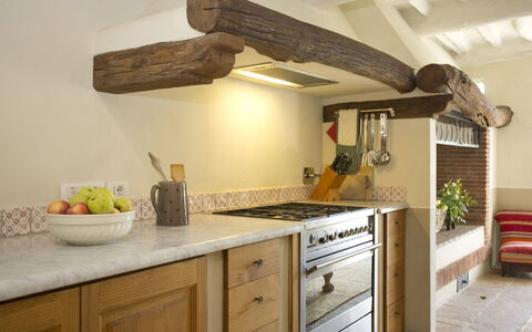 Angeloni: Mostrador, Propiedad, Habitación, Cocina, Mueble, Gabinetes, Diseño De Interiores, Edificio, Casa, Techo