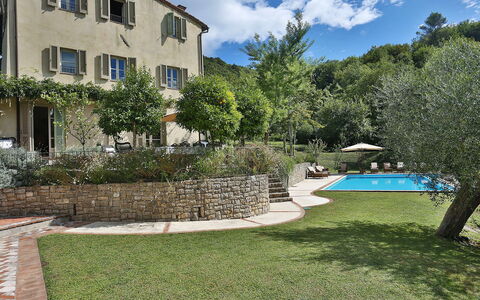 Angeloni: Propiedad, Barrio Residencial, Bienes Raíces, Casa, Casa, Edificio, Inmuebles, Hierba, Patio Interior, Yarda