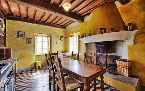 Il Gualdo: Propiedad, Habitación, Edificio, Diseño De Interiores, Techo, Mueble, Casa, Haz, Bienes Raíces, Mesa
