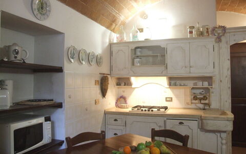 Appartamento Le Volte: Habitación, Propiedad, Cocina, Mueble, Mostrador, Gabinetes, Diseño De Interiores, Estufa De Cocina, Casa, Edificio