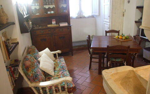 Appartamento Le Volte: Habitación, Propiedad, Mueble, Suelo, Sala, Casa, Diseño De Interiores, Mesa, Edificio, Madera Dura