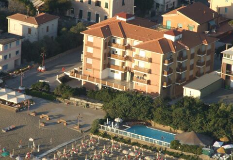 Marina Di Castagneto: Barrio Residencial, Barrio, By, Asentamientos Humanos, Edificio, Diseño Urbano, Suburbio, Ciudad, Uso Mixto, Área Urbana