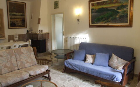 Villa Pineta: Habitación, Mueble, Sala, Propiedad, Suelo, Diseño De Interiores, Edificio, Pared, Sofá, Casa