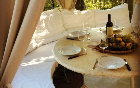 Villa La Quercia: Propiedad, Habitación, Diseño De Interiores, Mesa, Mueble, Casa, Restaurante, Comedor, Desayuno, Casa