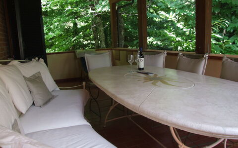 Villa La Quercia: Propiedad, Habitación, Mueble, Casa, Mesa, Árbol, Edificio, Diseño De Interiores, Bienes Raíces, Casa