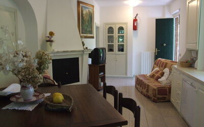 Dalia: Propiedad, Habitación, Mueble, Edificio, Diseño De Interiores, Sala, Casa, Suelo, Bienes Raíces, Mesa