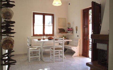 Villa Agrifogli: Habitación, Propiedad, Mueble, Diseño De Interiores, Suelo, Edificio, Casa, Mesa, Comedor, Arquitectura