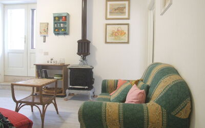 Peonia: Mueble, Marco, Mesa, Propiedad, Sofá, Edificio, Comodidad, Madera, Diseño De Interiores, Sala