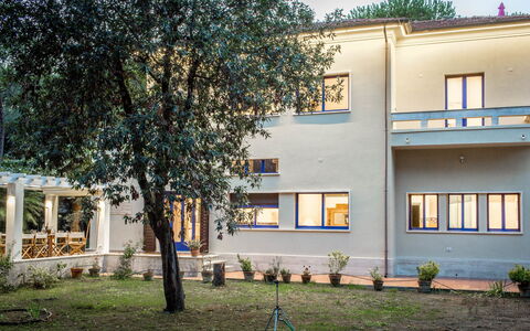 Marina Dei Ronchi Prestige: Propiedad, Casa, Edificio, Árbol, Casa, Barrio Residencial, Arquitectura, Bienes Raíces, Departamento, Habitación