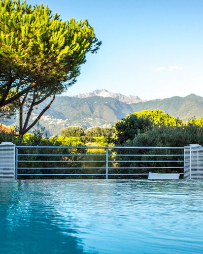 Marina Dei Ronchi Prestige: Naturaleza, Agua, Piscina, Propiedad, Cielo, Amarillo, Árbol, Bienes Raíces, Vacaciones, Ocio