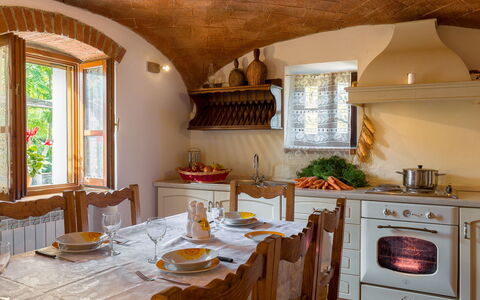 Villa La Fragola: Habitación, Propiedad, Mostrador, Cocina, Mueble, Edificio, Casa, Diseño De Interiores, Casa, Gabinetes